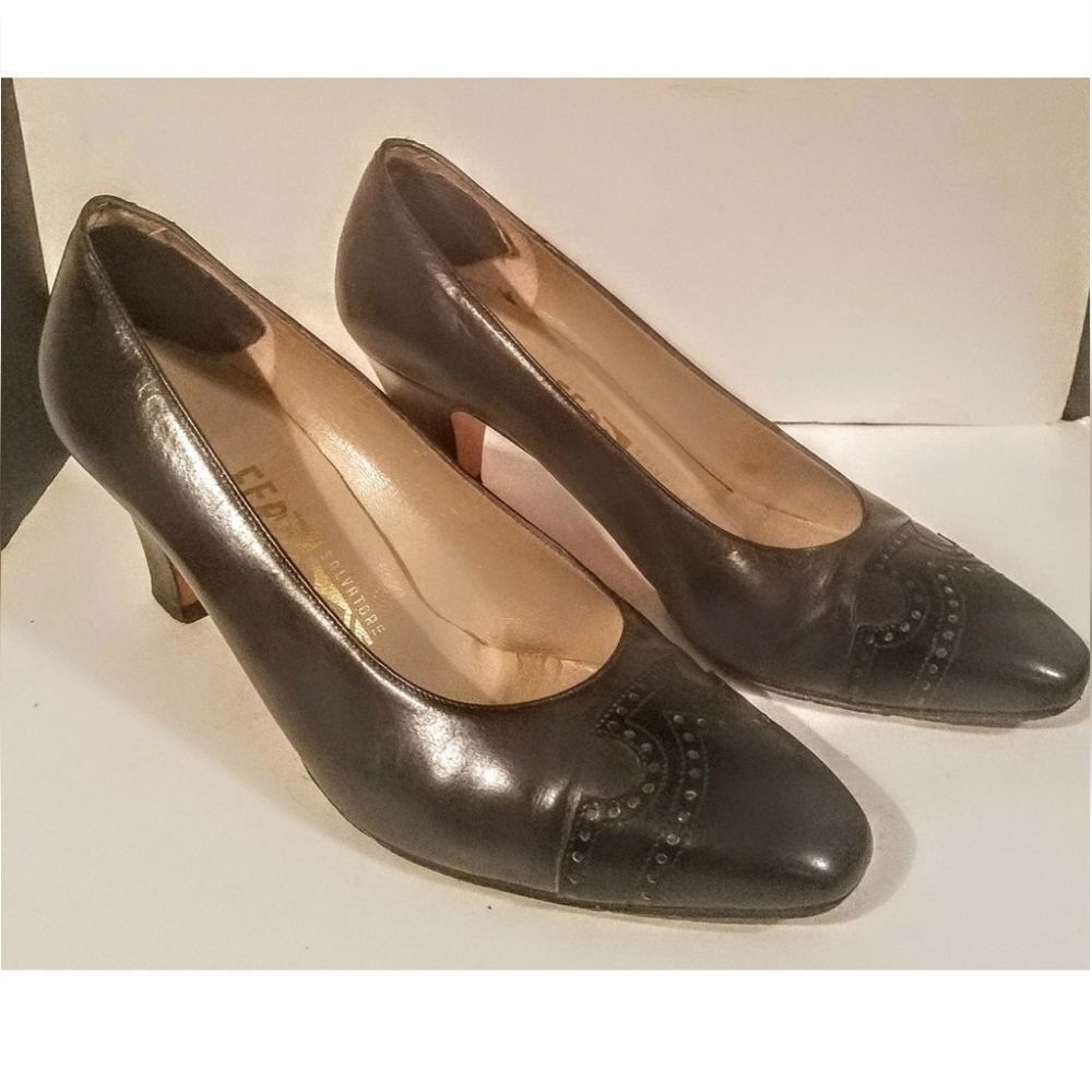 Salvatore Ferragamo Gray Leather w/Black Wingtips Pumps Sz.6 Ret $335 in Dustbag